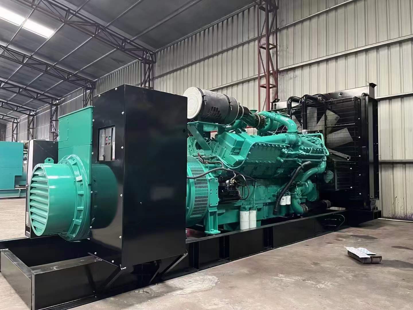 钢城如何降低 800kW 柴油发电机输出电流的波动？