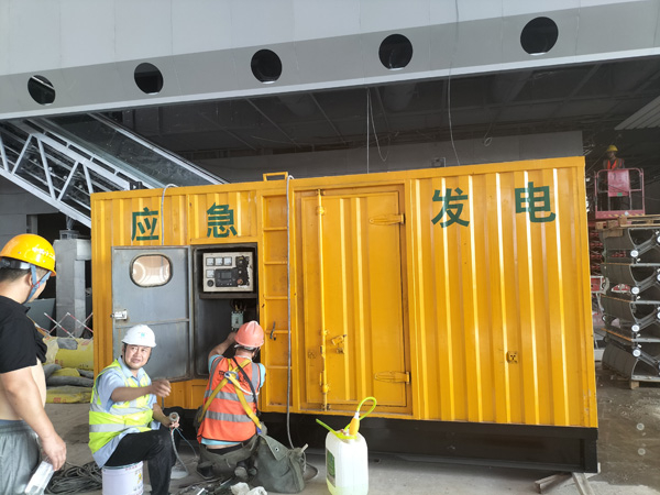 钢城怎样判断空气滤清器是否需要更换？